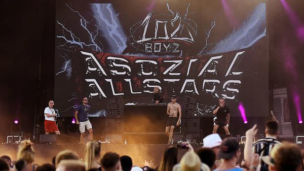 Kein Benz, aber Jungs mit Rückgrat: Die Crew 102 Boyz liefert stabilen Deutschrap mit viel Energie und klaren Ansagen.