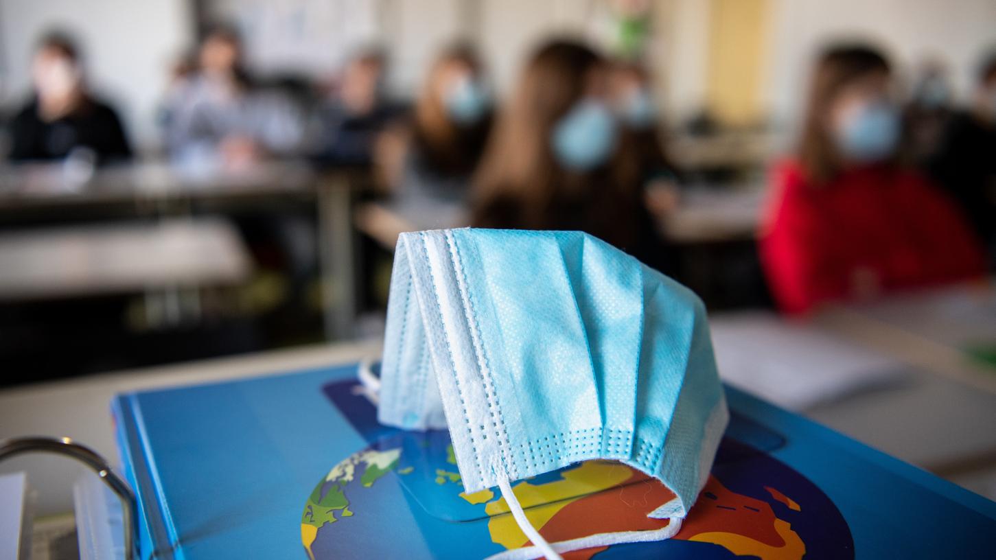 In zwei Bundesländern fällt die Maskenpflicht an Schulen.
In zwei Bundesländern fällt die Maskenpflicht an Schulen.