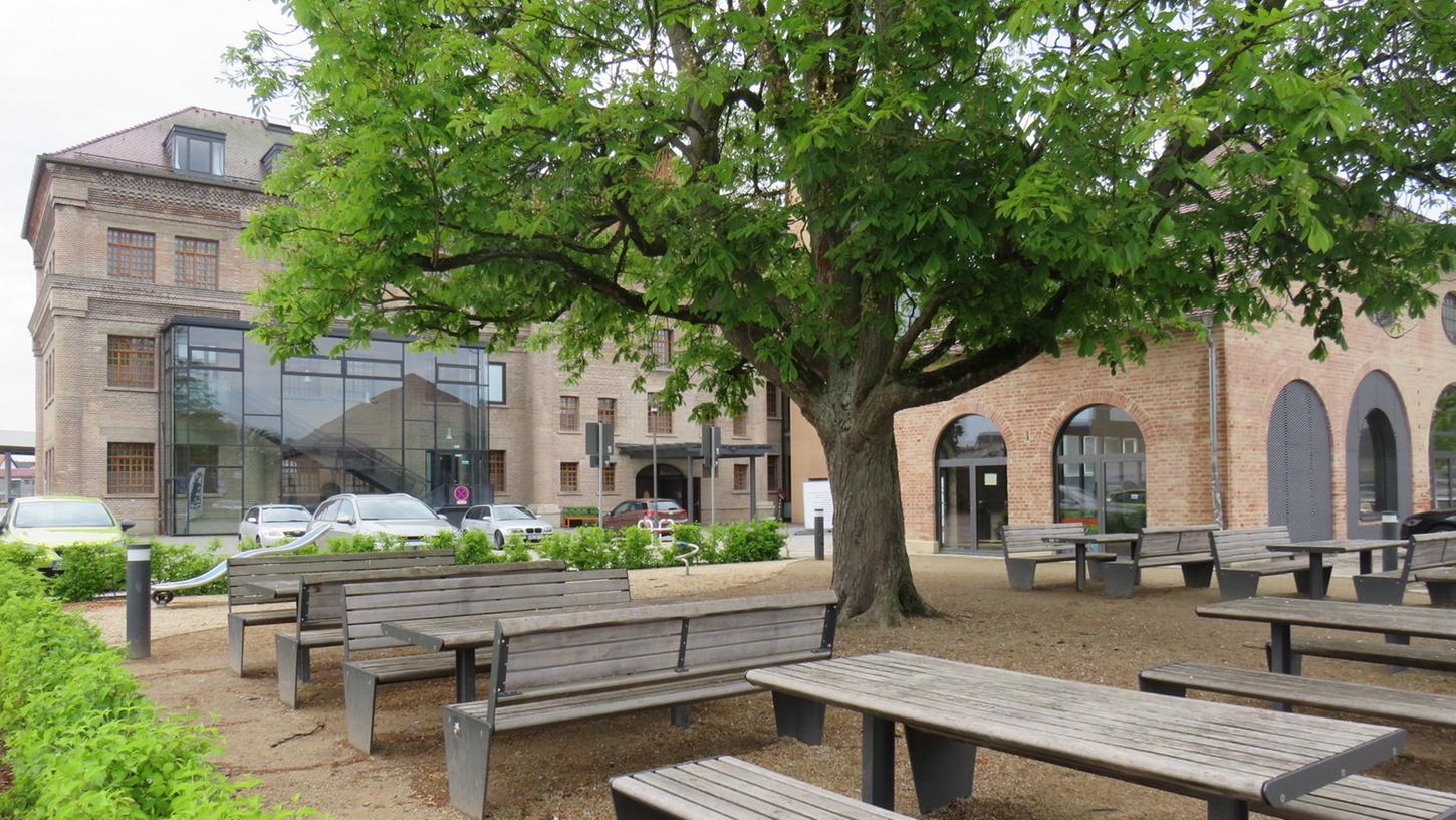 Fortunapark, Platz der Kulturen oder Aischterrasse: Wie soll er heißen, der neue öffentliche Platz zwischen der Fortuna Kulturfabrik und den Aischwiesen? Die Mitglieder des Stadtrats sind sich uneinig. Deshalb dürfen jetzt alle Höchstadter mitreden.
Fortunapark, Platz der Kulturen oder Aischterrasse: Wie soll er heißen, der neue öffentliche Platz zwischen der Fortuna Kulturfabrik und den Aischwiesen? Die Mitglieder des Stadtrats sind sich uneinig. Deshalb dürfen jetzt alle Höchstadter mitreden.