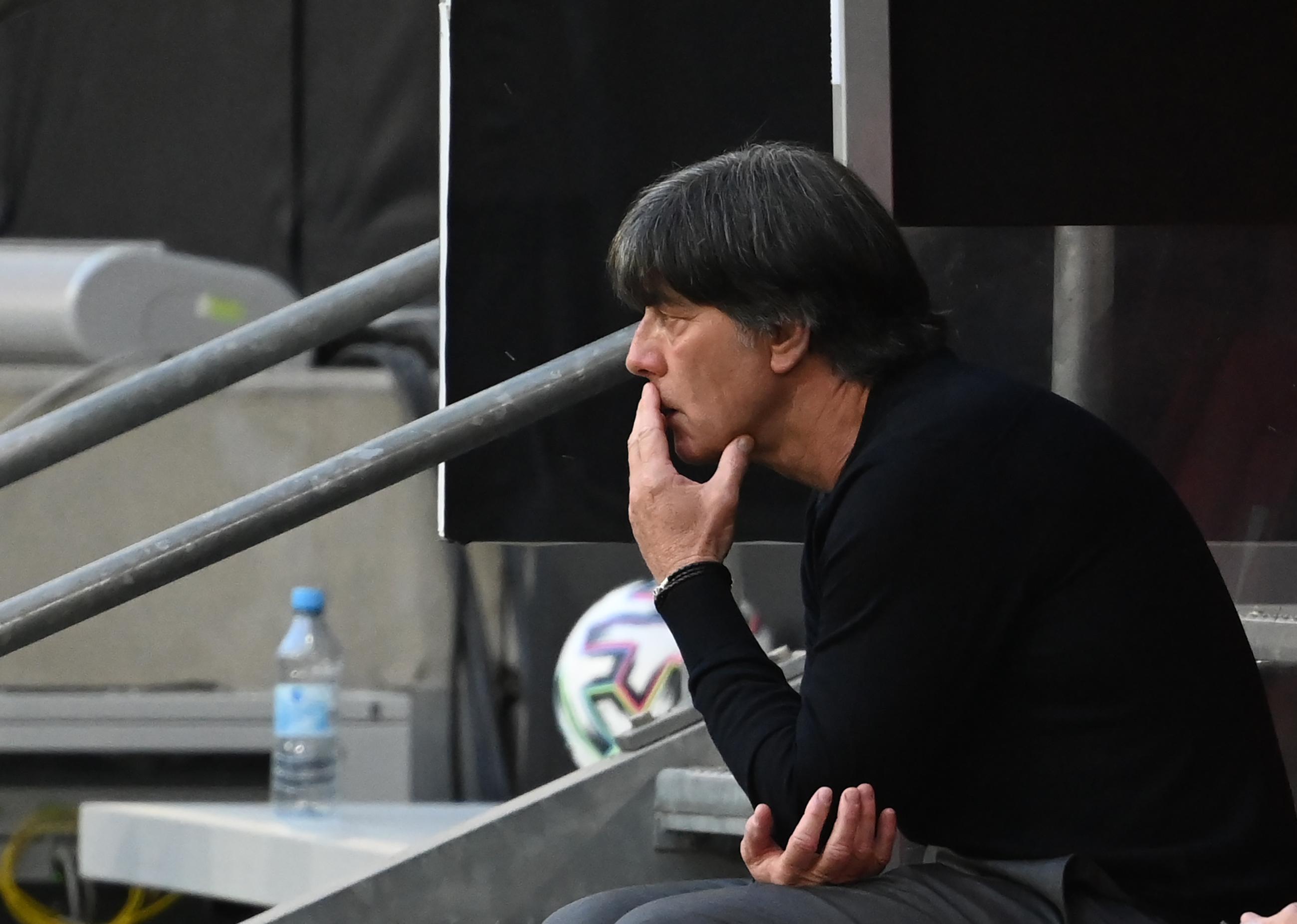 Überlegt sich, wie sein letztes Turnier als Bundestrainer erfolgreich werden kann: Joachim Löw. Überlegt sich, wie sein letztes Turnier als Bundestrainer erfolgreich werden kann: Joachim Löw.