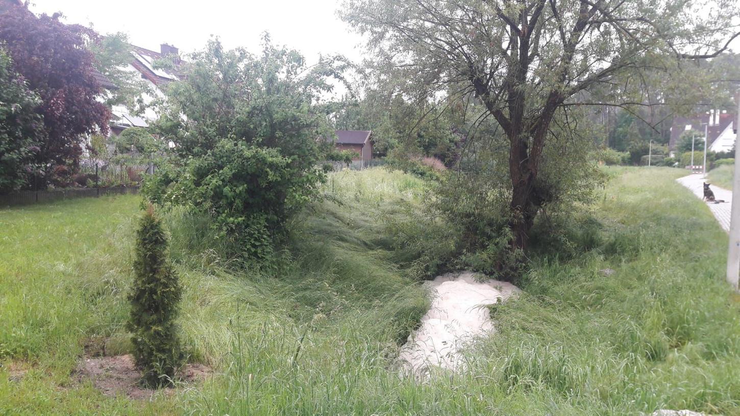 Schaum im Babenbach im Süden Roths. Was war die Ursache?