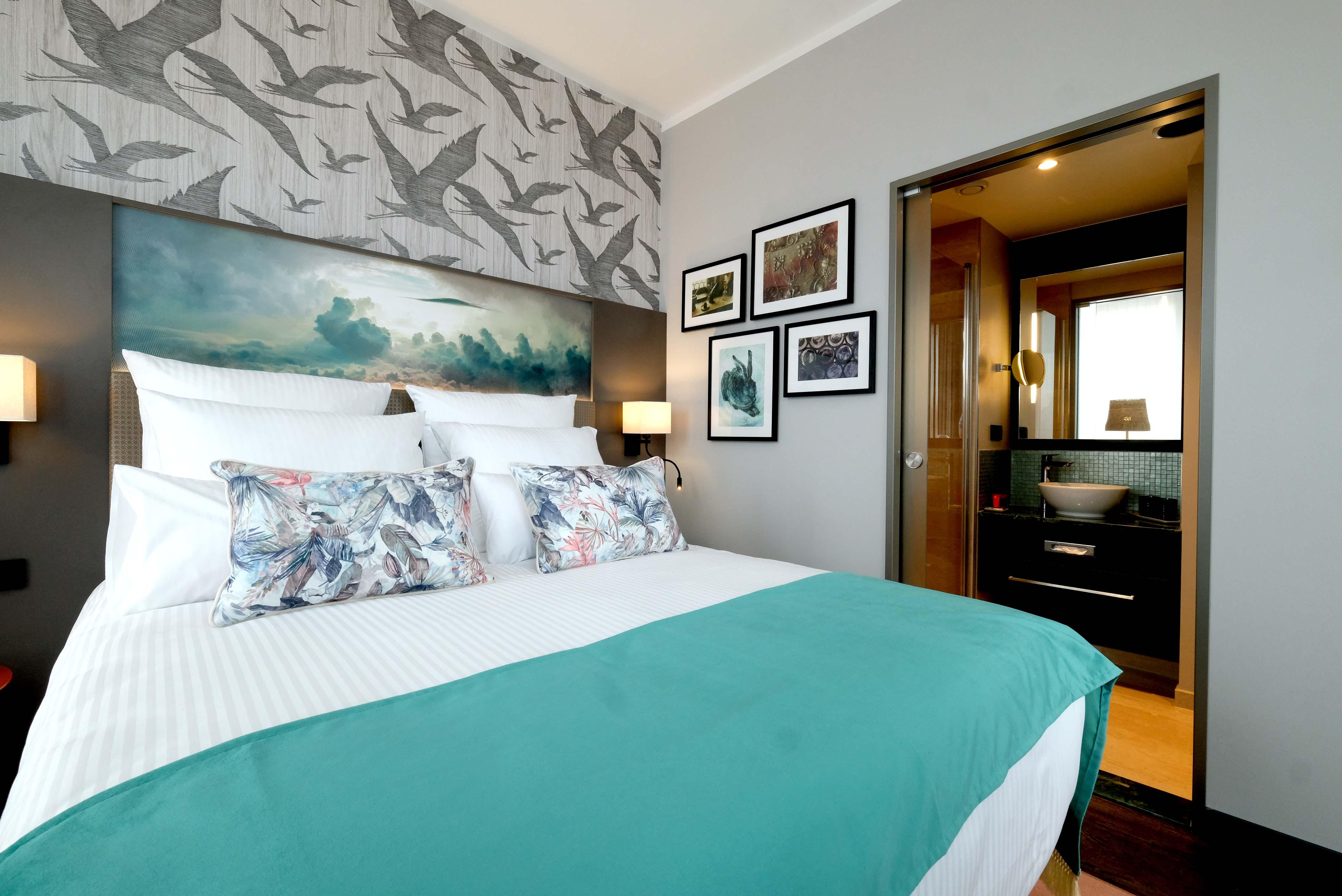 Einige Zimmer sind speziell für Frauen gestaltet worden. Männer können hier aber auch übernachten.