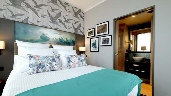 Einige Zimmer sind speziell für Frauen gestaltet worden. Männer können hier aber auch übernachten.