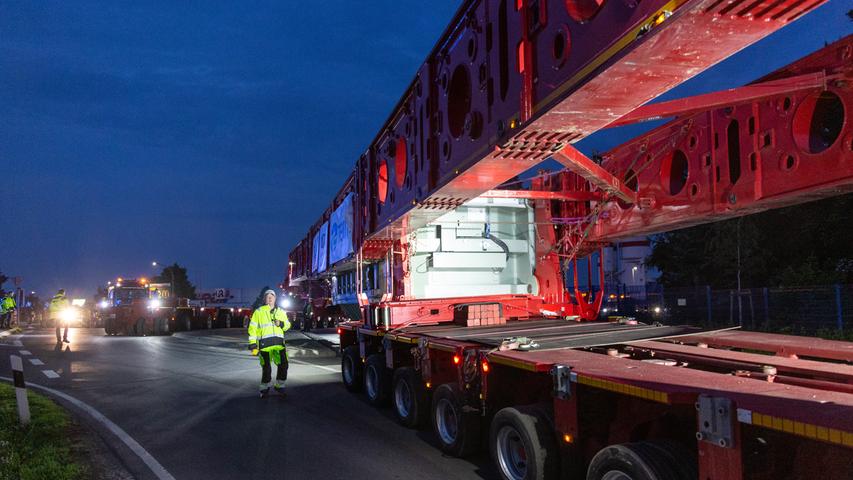 750 Tonnen: Schwertransport bahnt sich Weg durch Oberfranken