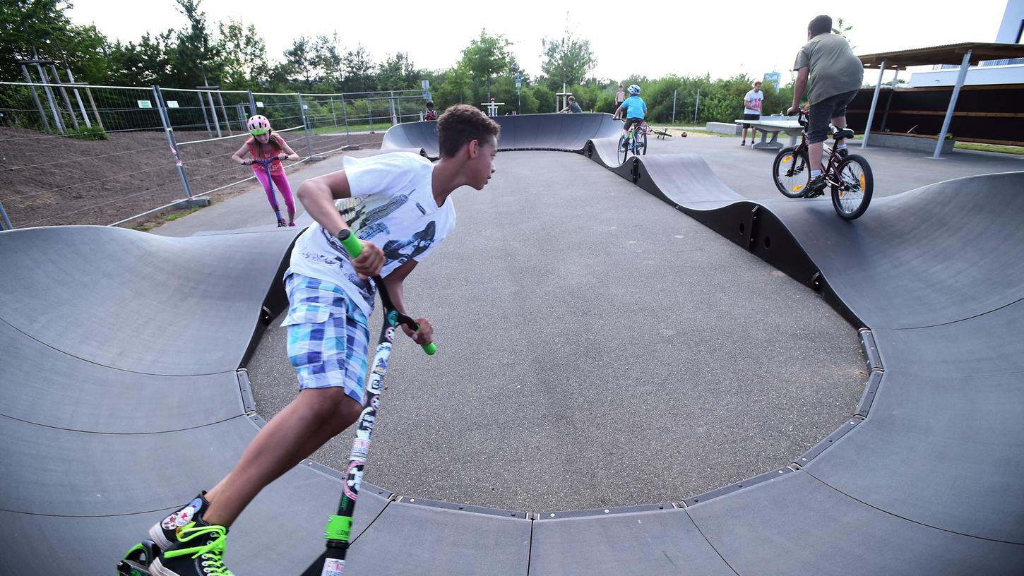 Eine Pumptrackbahn wie hier in Fürth soll es bald auch in Röttenbach geben.
Eine Pumptrackbahn wie hier in Fürth soll es bald auch in Röttenbach geben.