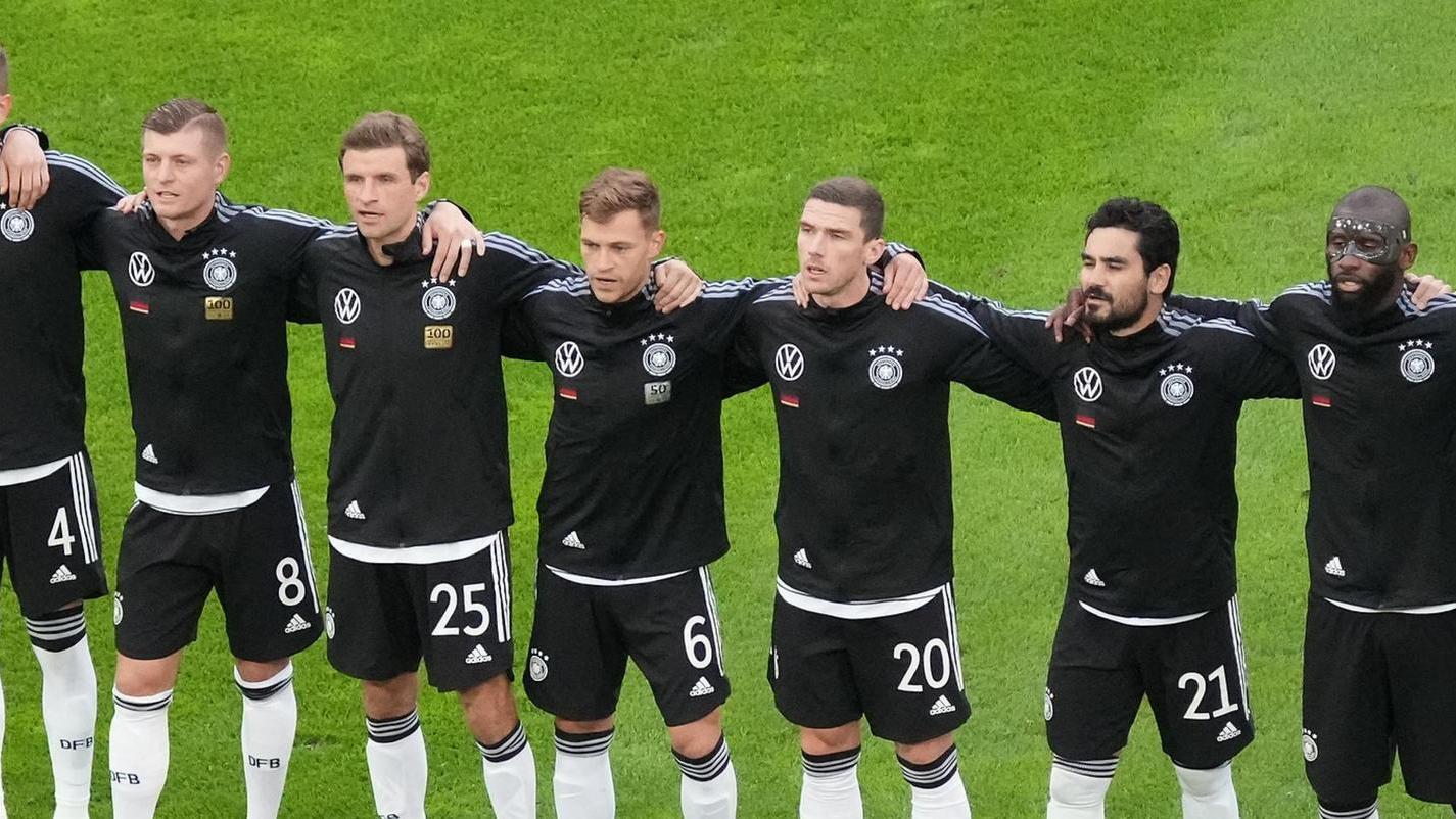 Elf Freunde müssen sie nicht sein. Aber Fußball-Deutschland blickt in den nächsten Wochen wieder mit Hoffen und Bangen auf seine besten Kicker.