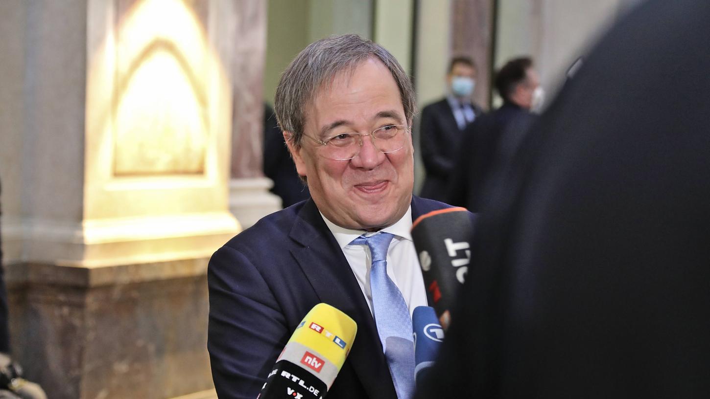 Das dürfte Armin Laschet freuen: In neuen Umfragen kann die Union deutlich zulegen, während die Grünen erheblich an Zustimmung einbüßen.
Das dürfte Armin Laschet freuen: In neuen Umfragen kann die Union deutlich zulegen, während die Grünen erheblich an Zustimmung einbüßen.