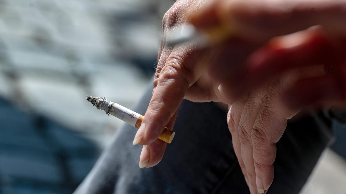 In Deutschland raucht etwa jeder vierte Erwachsene.