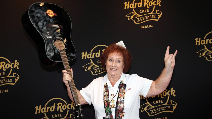 Rita Gilligan auf dem Roten Teppich bei der 25 Jahre Hard Rock Cafe Geburtstagsparty im Hard Rock Cafe Berlin.