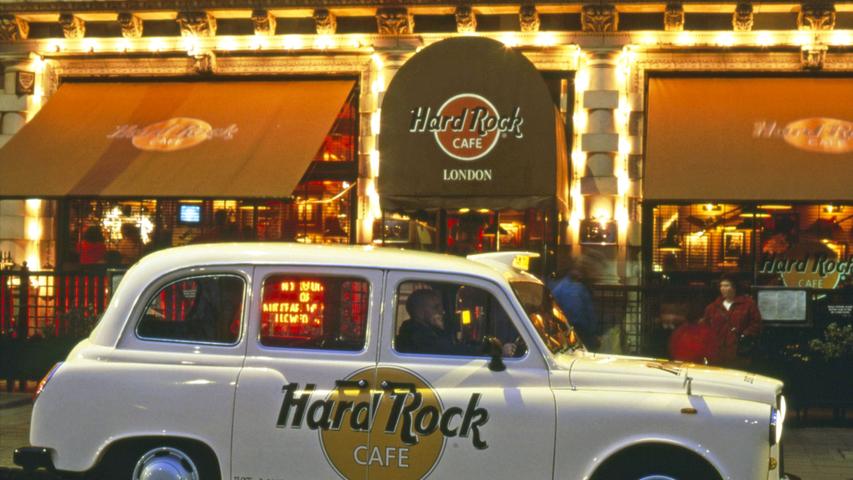 Vor 50 Jahren wollten Peter Morton und Isaac Tigrett eigentlich nur ein paar anständige, amerikanische Burger im prüden London verkaufen. Doch dann kamen die Rockstars - und aus ihrem Hard Rock-Cafe wurde eine weltweit bekannte Marke mit Milliardenwert.