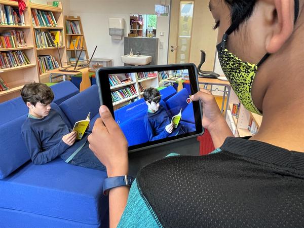 Pratham nimmt eine Szene für Pratham nimmt eine Szene für
