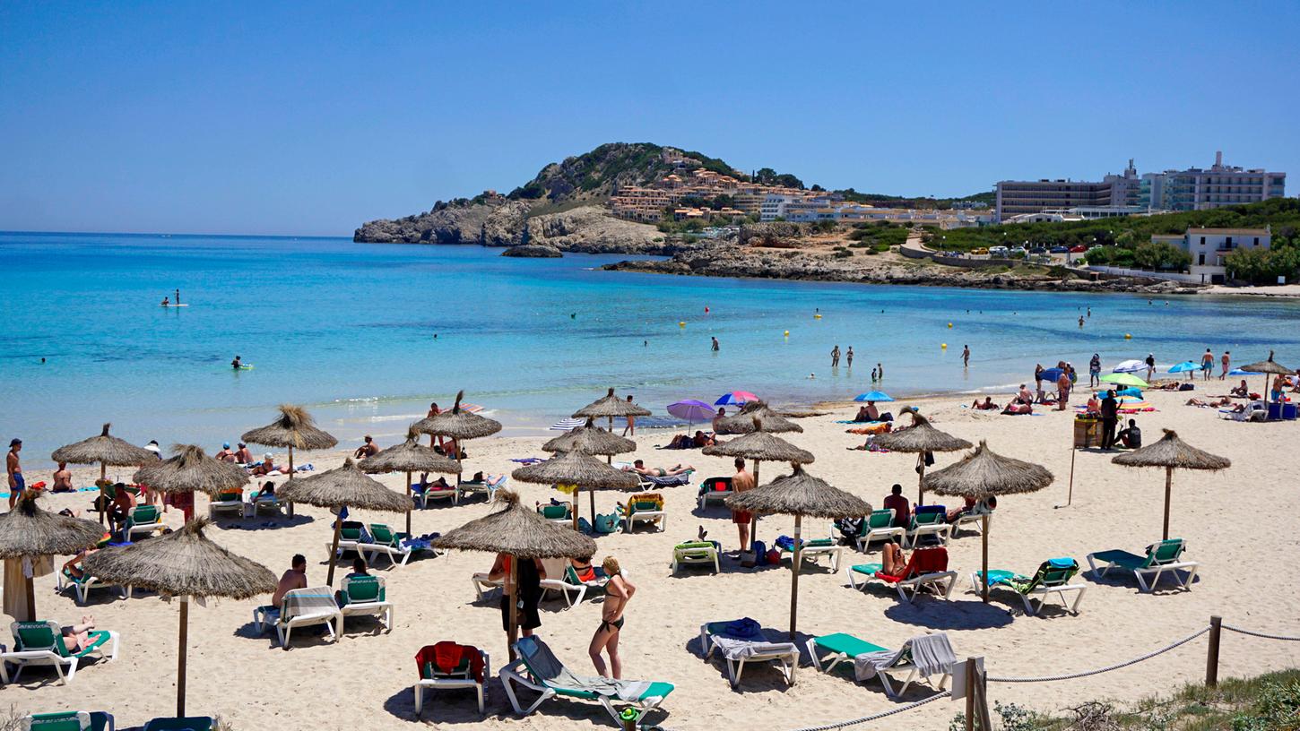 Die Inzidenz sinkt, die Vorfreude auf den Urlaub steigt: Ab 1. Juli wird das Reisen erheblich erleichtert.
Die Inzidenz sinkt, die Vorfreude auf den Urlaub steigt: Ab 1. Juli wird das Reisen erheblich erleichtert.