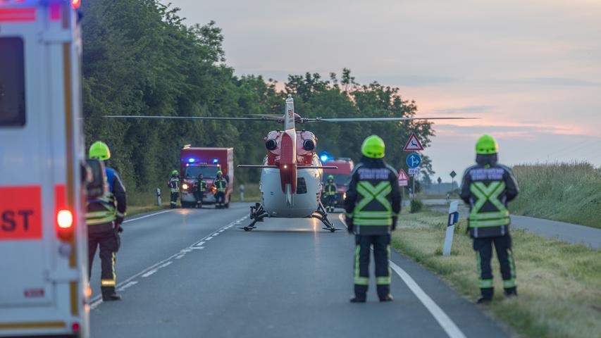 Seat kollidiert mit Lastwagen: Vier Verletzte im Kreis Fürth