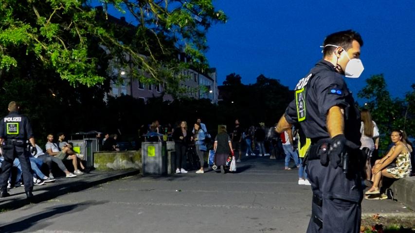 Menschenmassen und Müll: Stadt Würzburg sperrt Mainkai am Wochenende ...