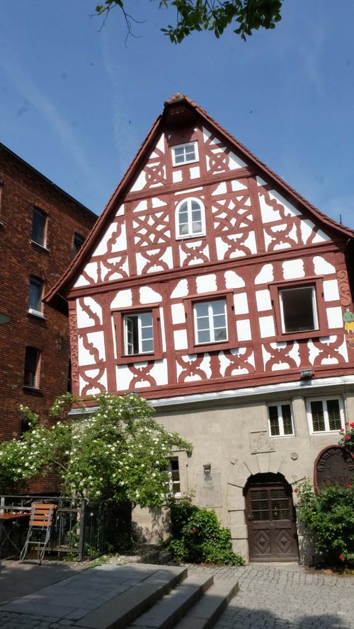 Vinothek, Bar, Events: Das Schiefe Haus in Forchheim eröffnet