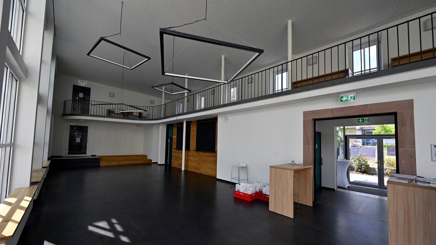 17,5 Millionen Euro teuer, 2,5 Jahre Bauzeit: Das erste studentische Wohnheim in Erlangen, das ursprünglich 1951 errichtet worden war, präsentiert sich in neuem Glanz. Vorhang auf fürs Alexandrinum.