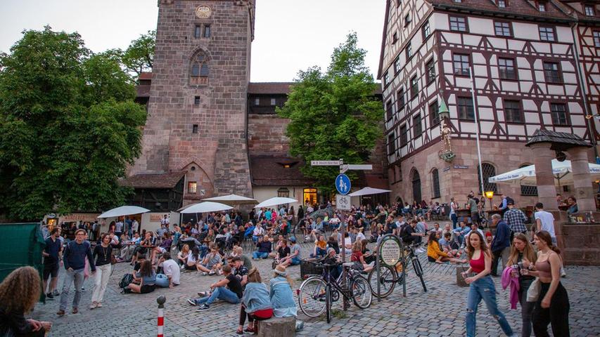 Schönes Wetter und Corona-Lockerungen: Nürnberger zieht es in die Innenstadt