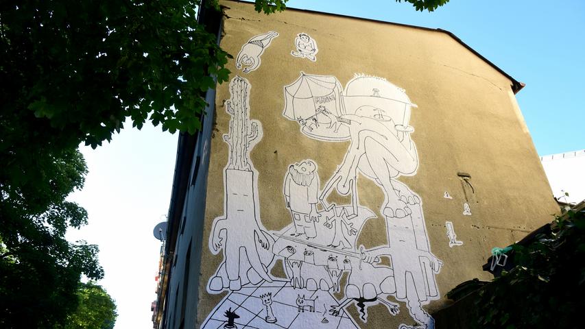 Die regionale Künstlergruppe Knicktick hat sich einer Häuserwand in der Hirschenstraße Ecke Badstraße angenommen.
