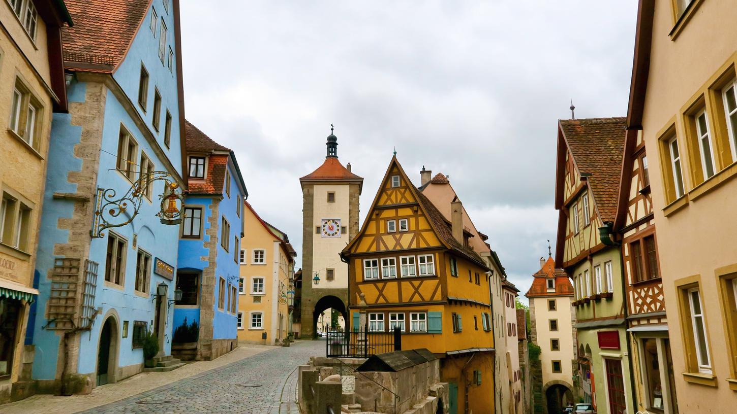 Ein Wahrzeichen Rothenburgs: das Plönlein.
Ein Wahrzeichen Rothenburgs: das Plönlein.