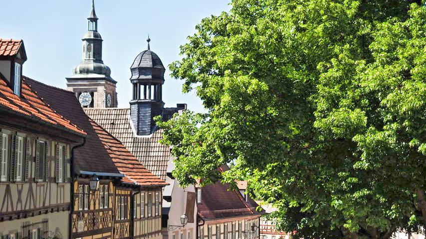 Statt gleich zu wandern, kann man auch nach Königsberg in Unterfranken fahren, eine Fachwerk-Perle, so schön wie Rothenburg, doch fast ohne Touristen.