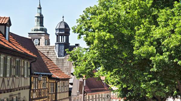Statt gleich zu wandern, kann man auch nach Königsberg in Unterfranken fahren, eine Fachwerk-Perle, so schön wie Rothenburg, doch fast ohne Touristen.