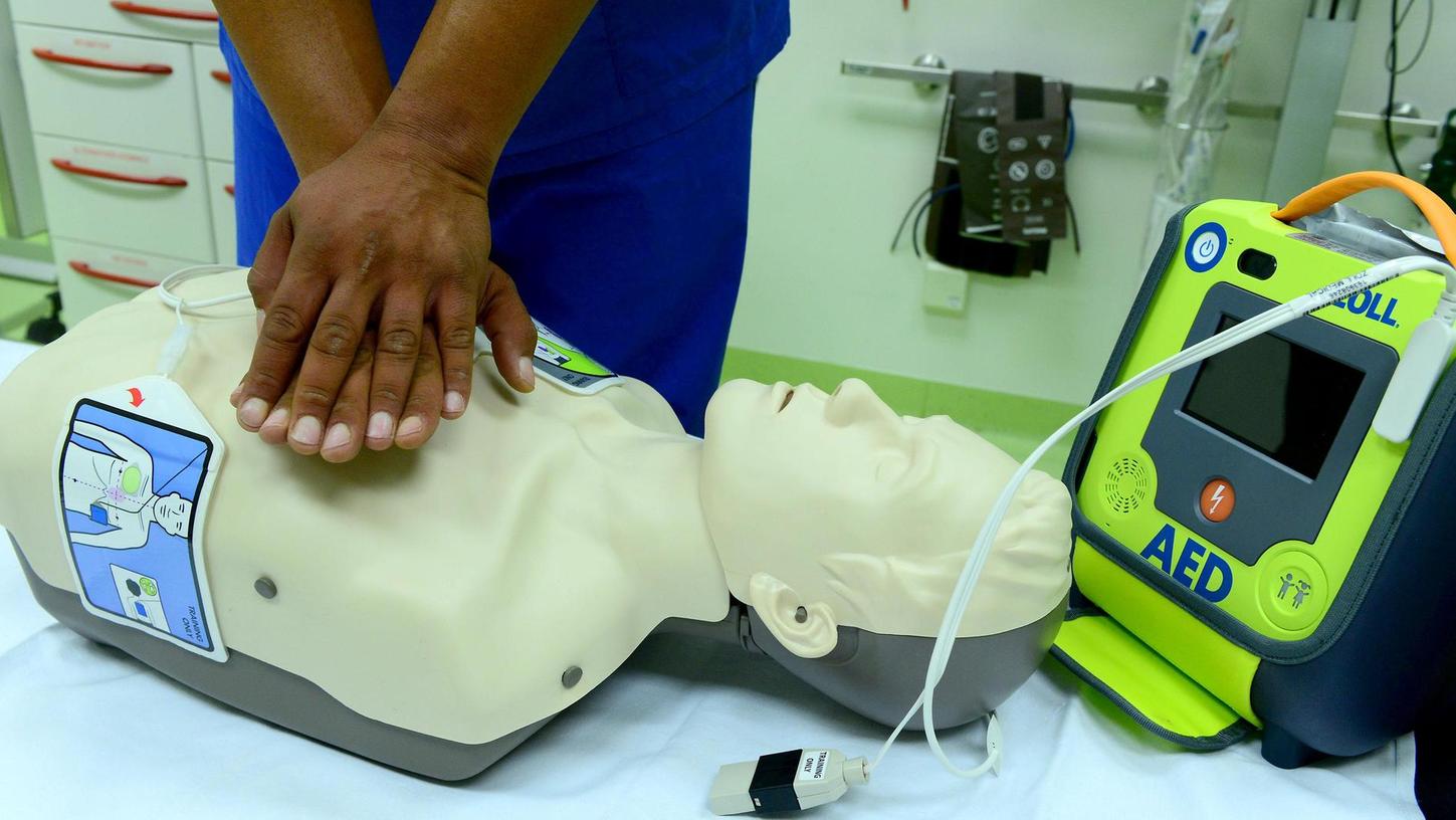 Herzdruckmassage: Jeder kann im Notfall Leben retten