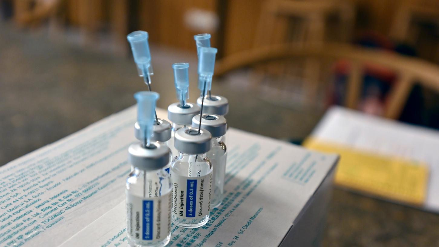 Nach Aufgabe der Priorisierung ist das Impfen gegen Covid-19 für alle möglich. Bei einer Aktion in einem Erlanger Lokal wurden 83 Dosen des Serums von "Johnson & Johnson" verimpft. 