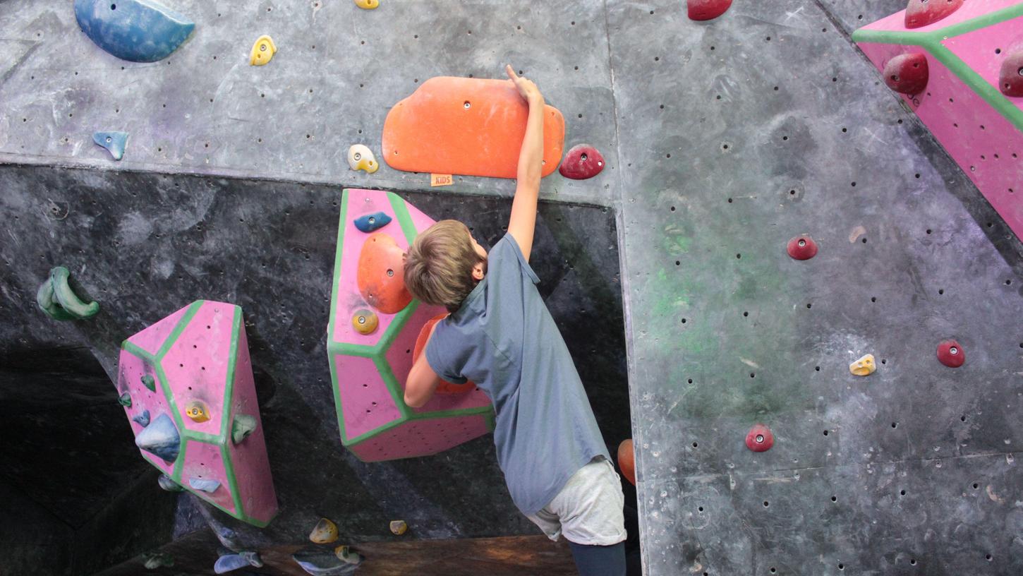 Bouldern kann so richtig Spaß machen. Was man dabei beachten soll, wird in der Kinderzeitung Bouldern kann so richtig Spaß machen. Was man dabei beachten soll, wird in der Kinderzeitung