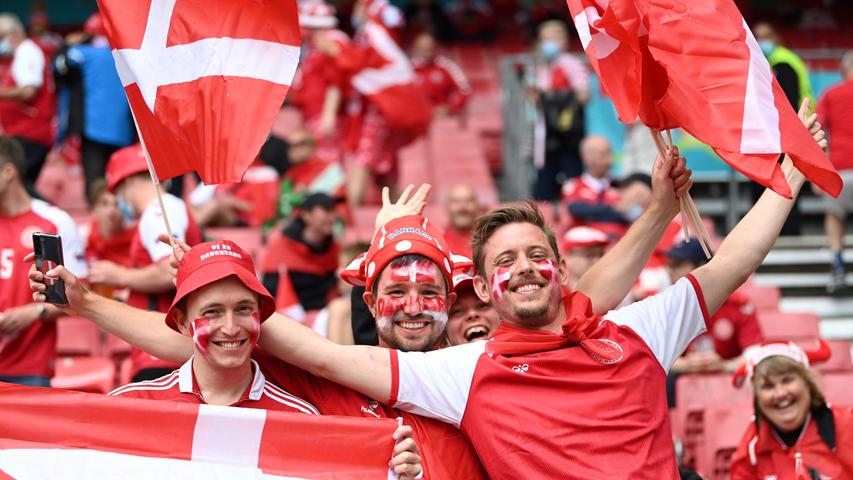 TOPSHOT - Denmark fans cheer before the UEFA EURO 2020 Group B football match between Denmark and Finland at the Parken Stadium in Copenhagen on June 12, 2021. (Photo by Jonathan NACKSTRAND / POOL / AFP)