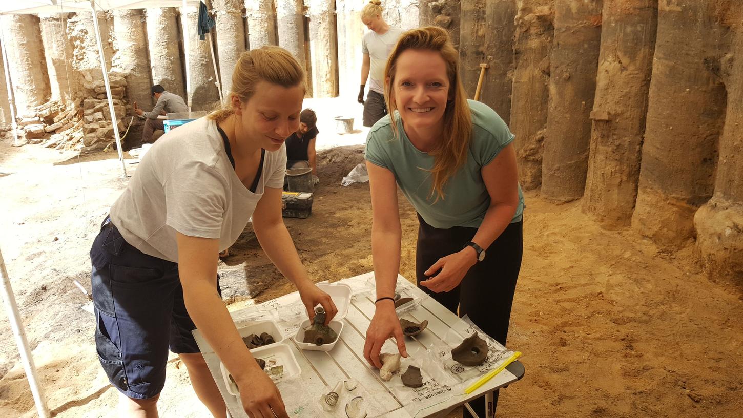 Nürnberg:  Archäologinnen finden bei Grabung am Burgberg neue Spuren