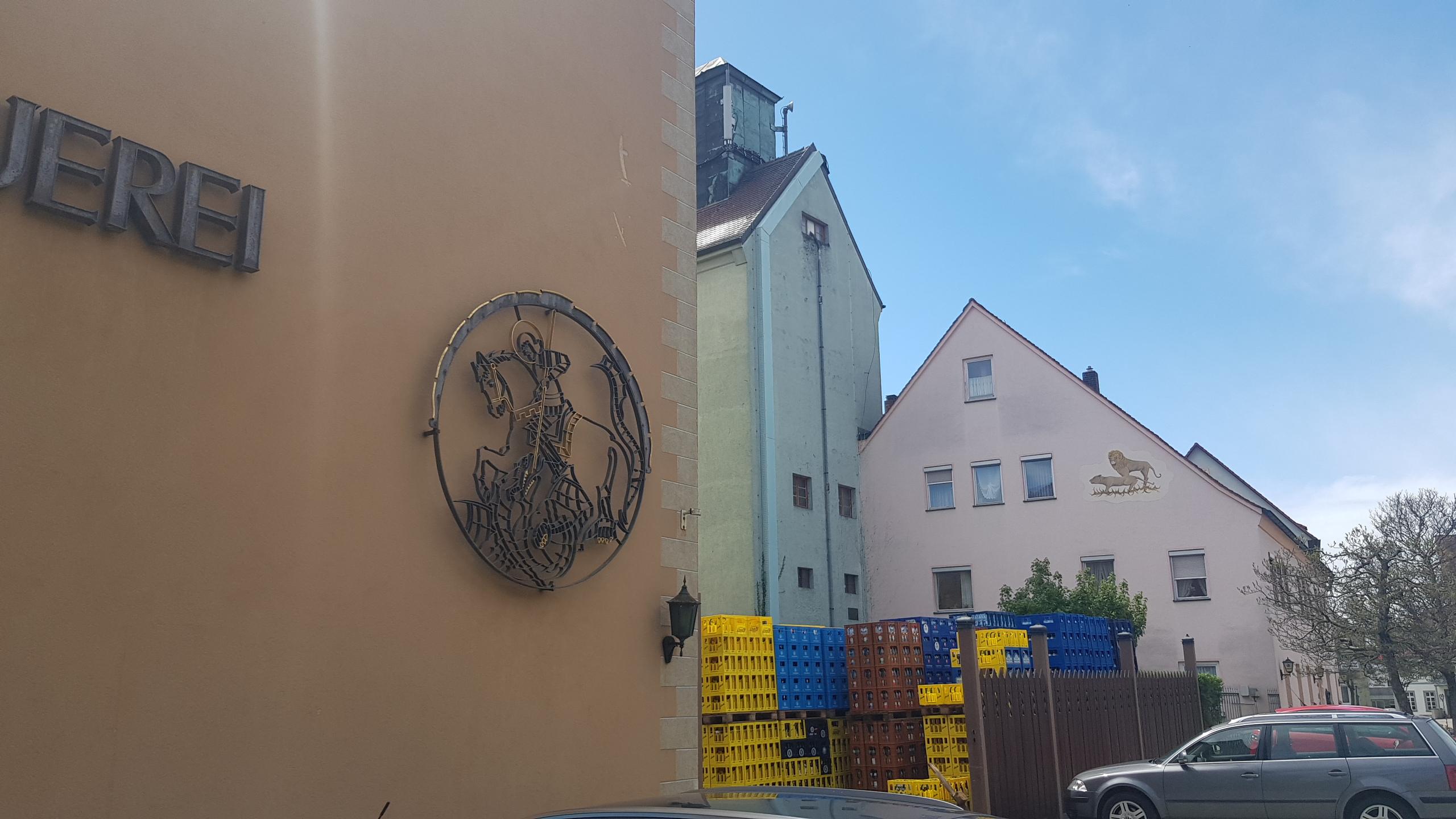 Einträchtig nebeneinander: Die St. Georgen-Bräu und die Löwenbräu.
