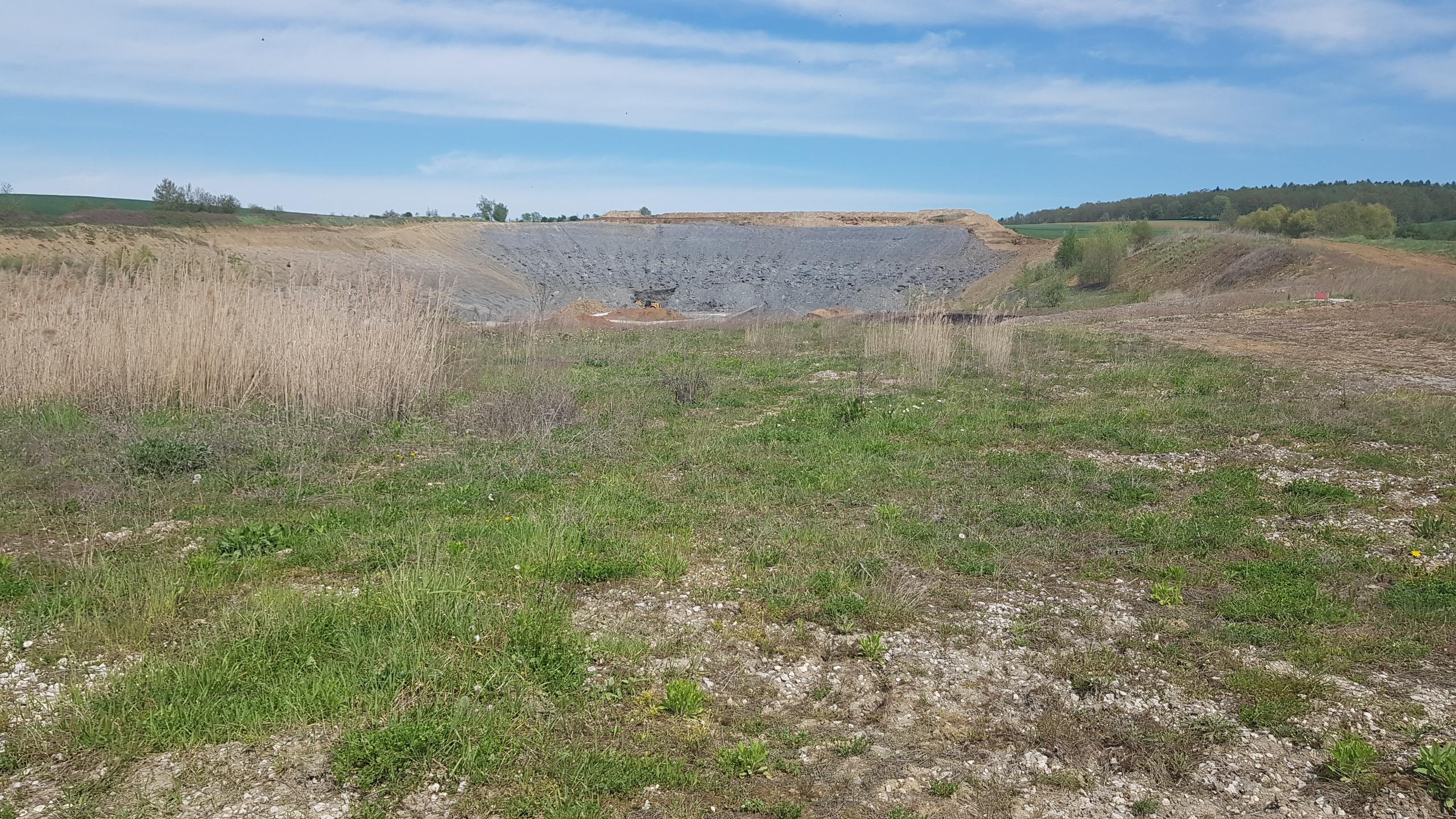 Hier dürfen Sammler (mit einer Erlaubnis des Betriebs) Versteinerungen suchen.