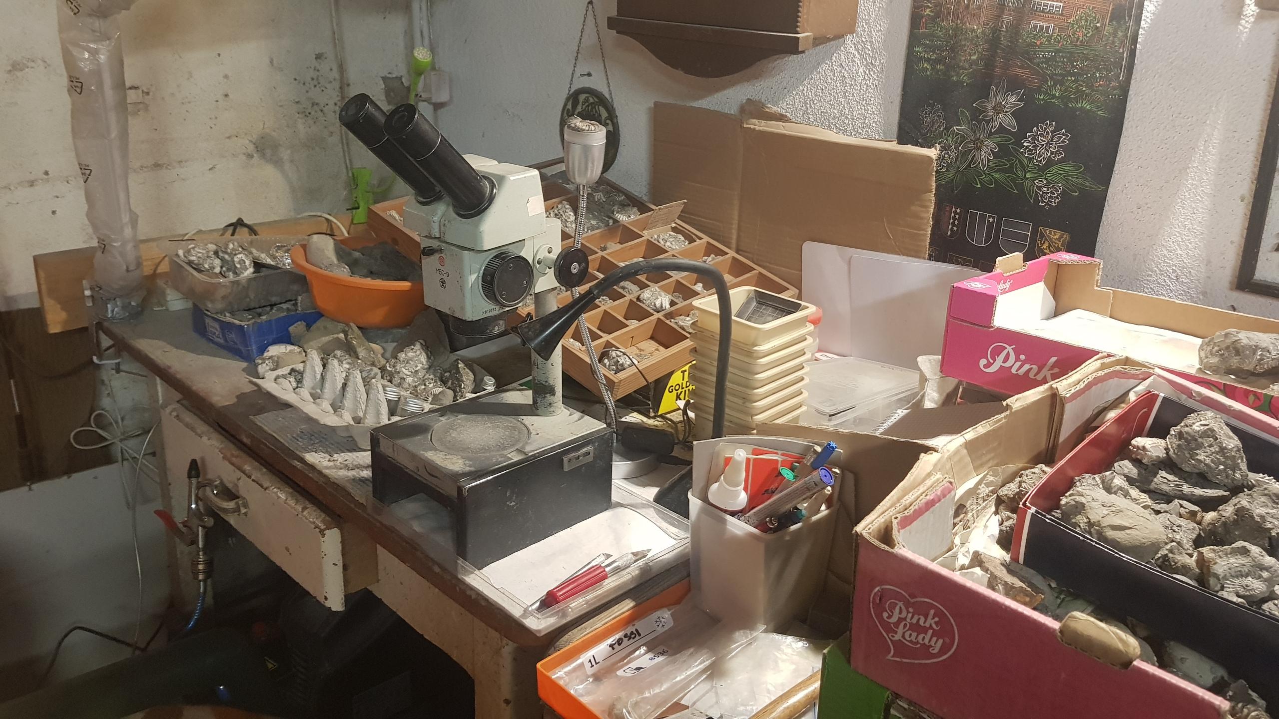 Johann Schoberts Arbeitsplatz - mit seinem russischen Mikroskop.