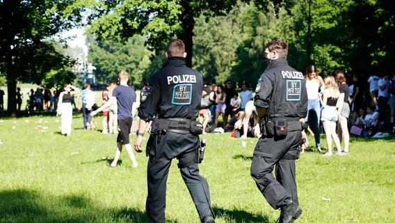 Hunderte Abiturienten feiern auf der Wöhrder Wiese - dann schaut die Polizei vorbei