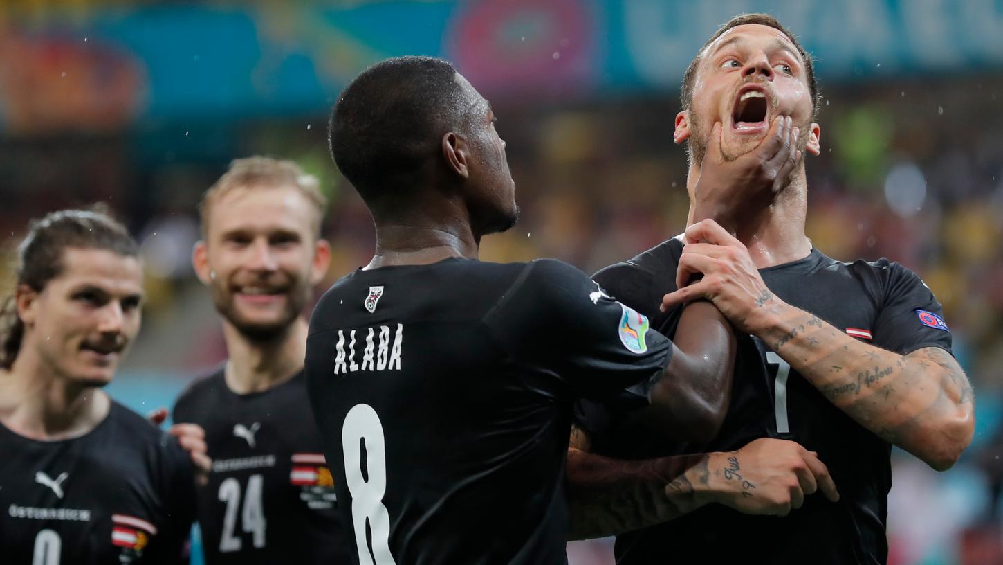 Beinahe vergeblich: Austria-Kapitän David Alaba versuchte den exzessiven Redefluss seines treffsicheren Mitspielers zu stoppen. Beinahe vergeblich: Austria-Kapitän David Alaba versuchte den exzessiven Redefluss seines treffsicheren Mitspielers zu stoppen.