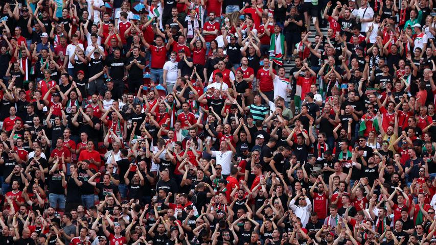 Keine Masken, Pyro, volles Stadion: Budapest feiert, als sei die Pandemie vorbei