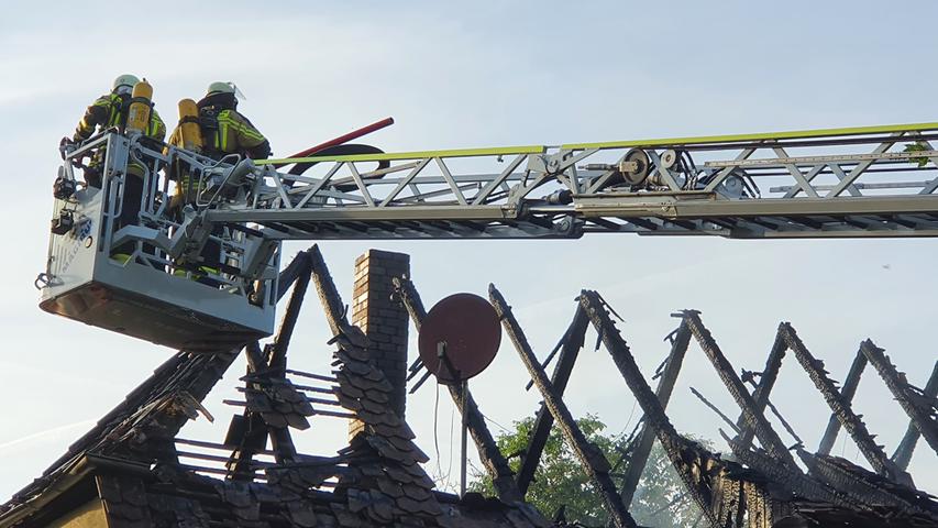 Feuer im Landkreis Forchheim: Haus am Erlebnispark Schloss Thurn brennt