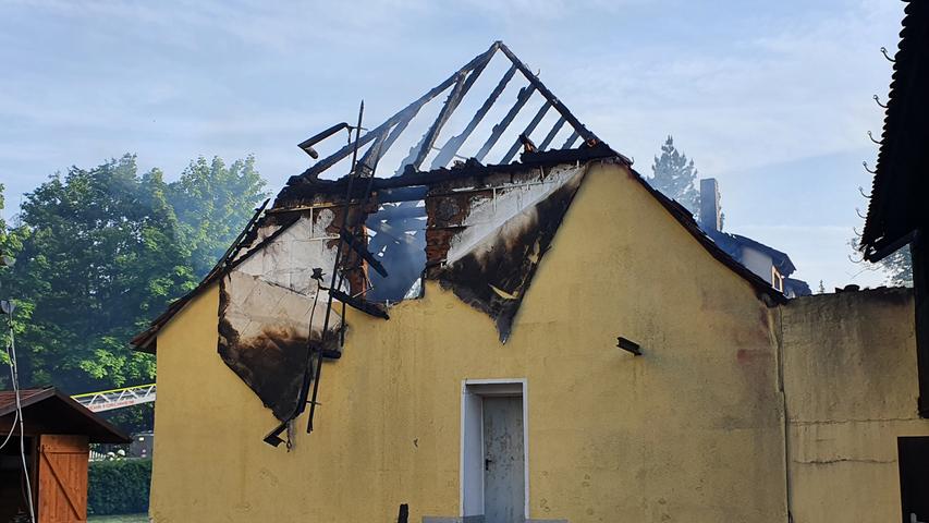 Feuer im Landkreis Forchheim: Haus am Erlebnispark Schloss Thurn brennt