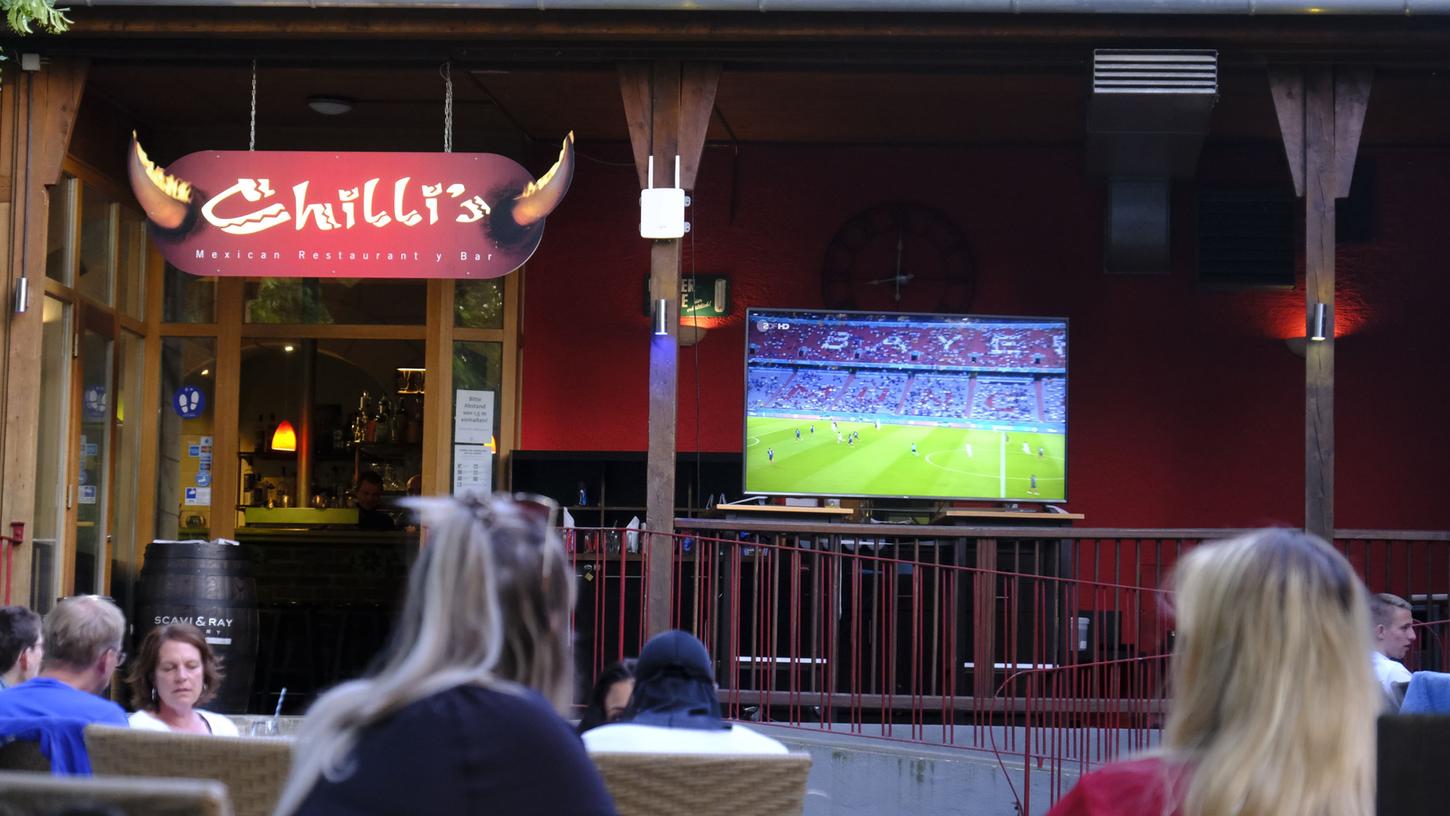 Gechilltes Fußballschauen im Chilli's
Gechilltes Fußballschauen im Chilli's