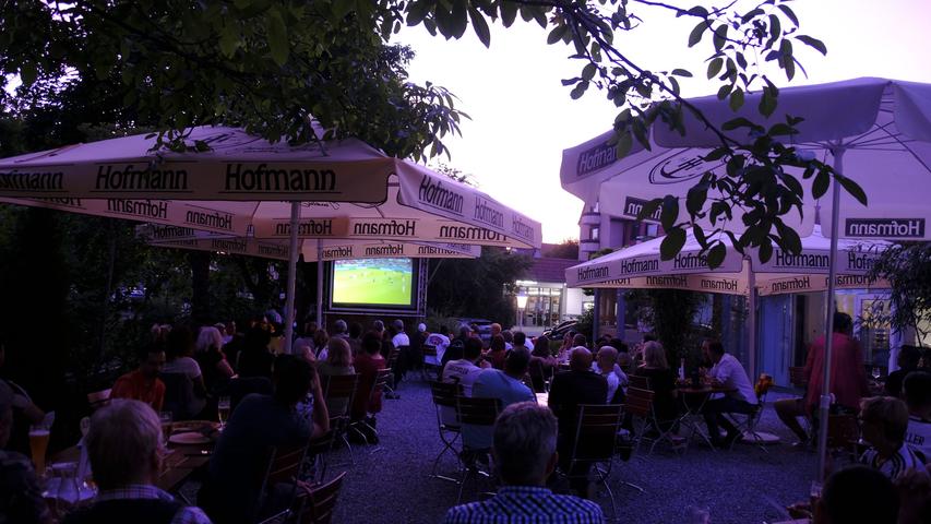 Hoffen auf den Ausgleich im Kreis'l.
Hoffen auf den Ausgleich im Kreis'l.