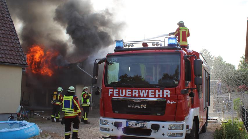 Feuer im Landkreis Forchheim: Haus am Erlebnispark Schloss Thurn brennt