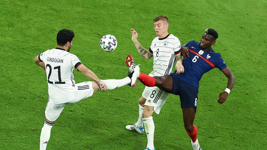 Tagesanzeiger (Schweiz): "Deutschland hatte Pech – und Frankreich Paul Pogba"
 
  