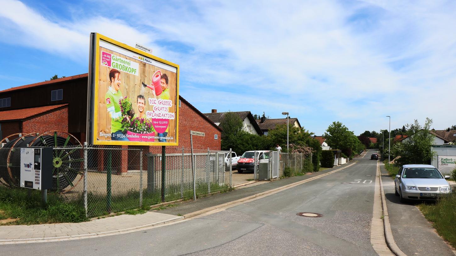 Hier beginnt die Oberdorf-Sanierung: in der Albert-Schweitzer-Straße im Süden der KerngemeindeAdelsdorf.