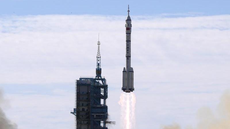 Chinesische Astronauten starten zu neuer Raumstation