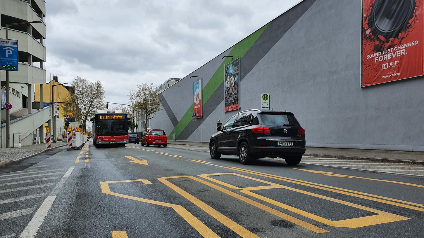 Gebhardtstraße: Ob aus dem Busfahrstreifen künftig eine Umweltspur wird, die auch von Radlern genutzt werden darf, ist nun wieder offen. Gebhardtstraße: Ob aus dem Busfahrstreifen künftig eine Umweltspur wird, die auch von Radlern genutzt werden darf, ist nun wieder offen.