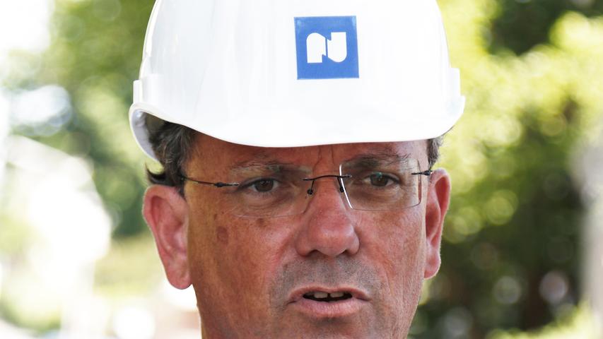 Alexander Dworschak hat in Forchheim den Überblick über die Wohnungssuchenden. Ihre Zahl ist überraschend zurückgegangen. Der Chef der städtischen Wohnungsbau- und Sanierungsgesellschaft vermutet die Pandemie als Grund dafür.
Alexander Dworschak hat in Forchheim den Überblick über die Wohnungssuchenden. Ihre Zahl ist überraschend zurückgegangen. Der Chef der städtischen Wohnungsbau- und Sanierungsgesellschaft vermutet die Pandemie als Grund dafür.