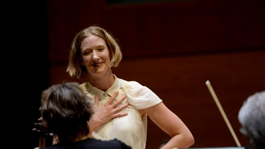 Will mit großen Chor- und Orchesterwerken zu ihrem Publikum zurück: GMD Joana Mallwitz.
Will mit großen Chor- und Orchesterwerken zu ihrem Publikum zurück: GMD Joana Mallwitz.