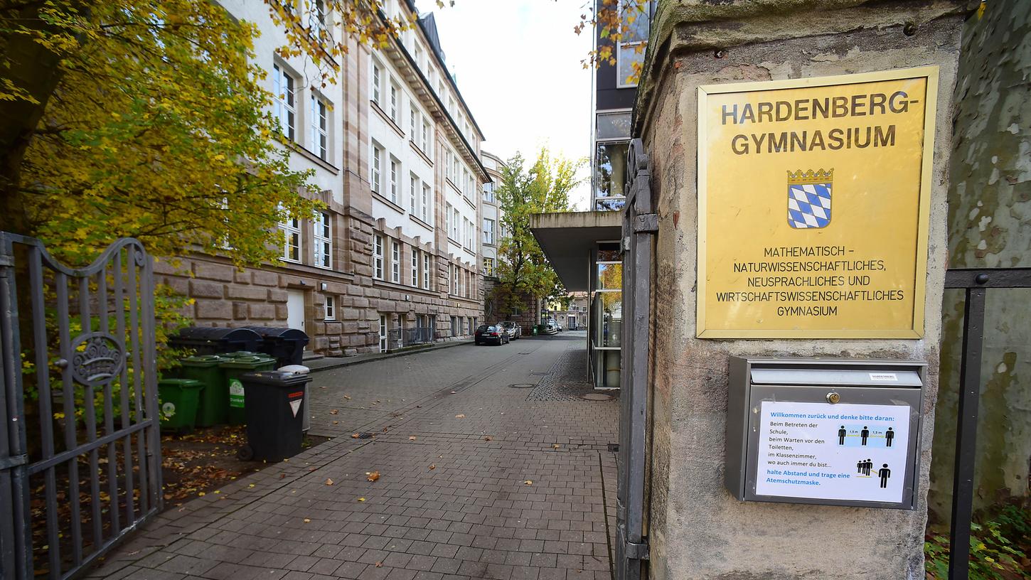 Am Hardenberg-Gymnasium sollen im Herbst vier Schulcontainer aufgebaut werden, weil die Zahl der Fünftklässler ein weiteres Mal deutlich ansteigt.
Am Hardenberg-Gymnasium sollen im Herbst vier Schulcontainer aufgebaut werden, weil die Zahl der Fünftklässler ein weiteres Mal deutlich ansteigt.