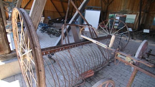 Insgesamt ist ein kleiner Gang durch die Historie der Landmaschinen möglich.