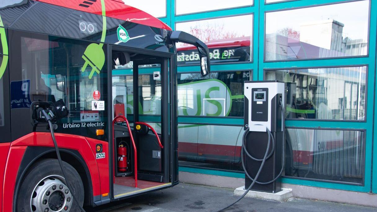 Im Sommer 2021 wird die VAG ihren neuen eBus-Port in Betrieb nehmen.
Im Sommer 2021 wird die VAG ihren neuen eBus-Port in Betrieb nehmen.